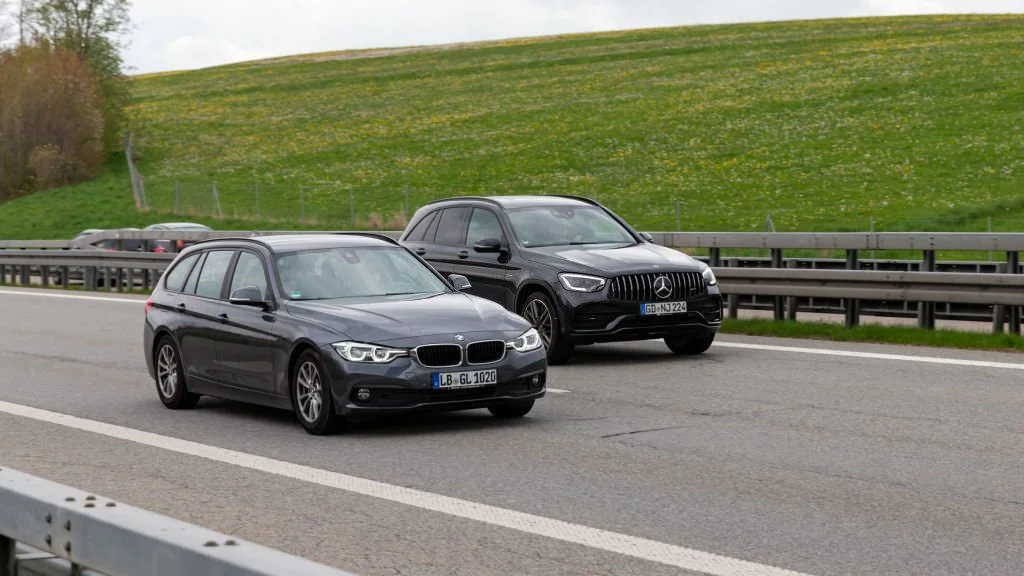 Mercedes Benz GLC overtaking a BMW 3-series on the A7 Autobahn