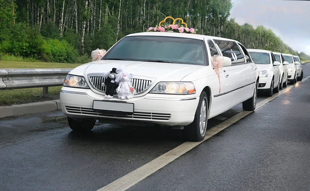white wedding limousines